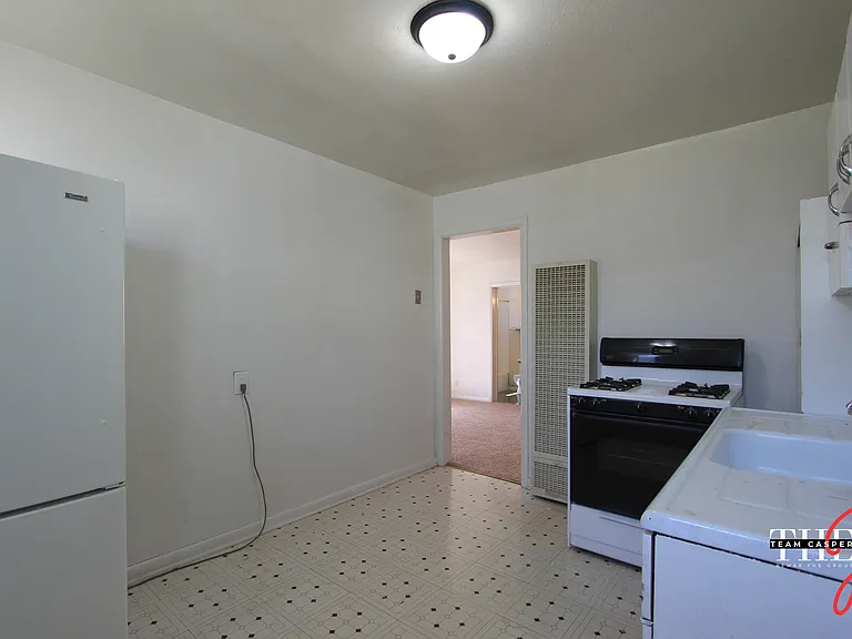 1011 E B St #2 — Photo 2