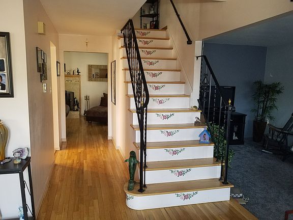Lg Foyer Beautiful WoodSteps