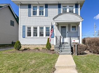3717 S 56th St, Greenfield, WI 53220