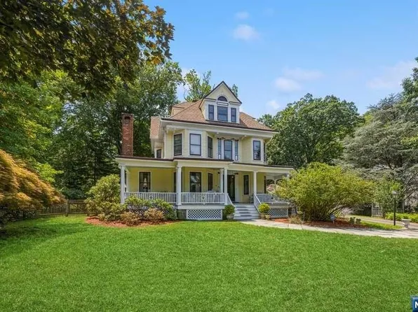 410 Sunset Ave, Haworth, NJ 07641