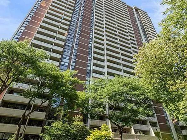 40 Homewood Ave #2201, Toronto, ON M4Y 2K2