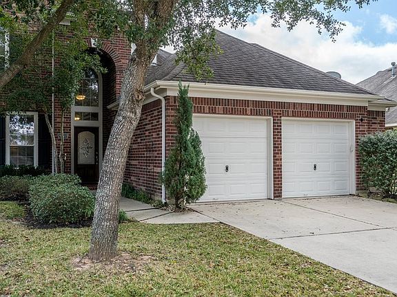 This home's exterior had a fresh coat of paint in 2020 giving it a sparkling demeanor!