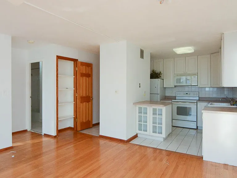 5100 N Marine Dr #J11 — Photo 9