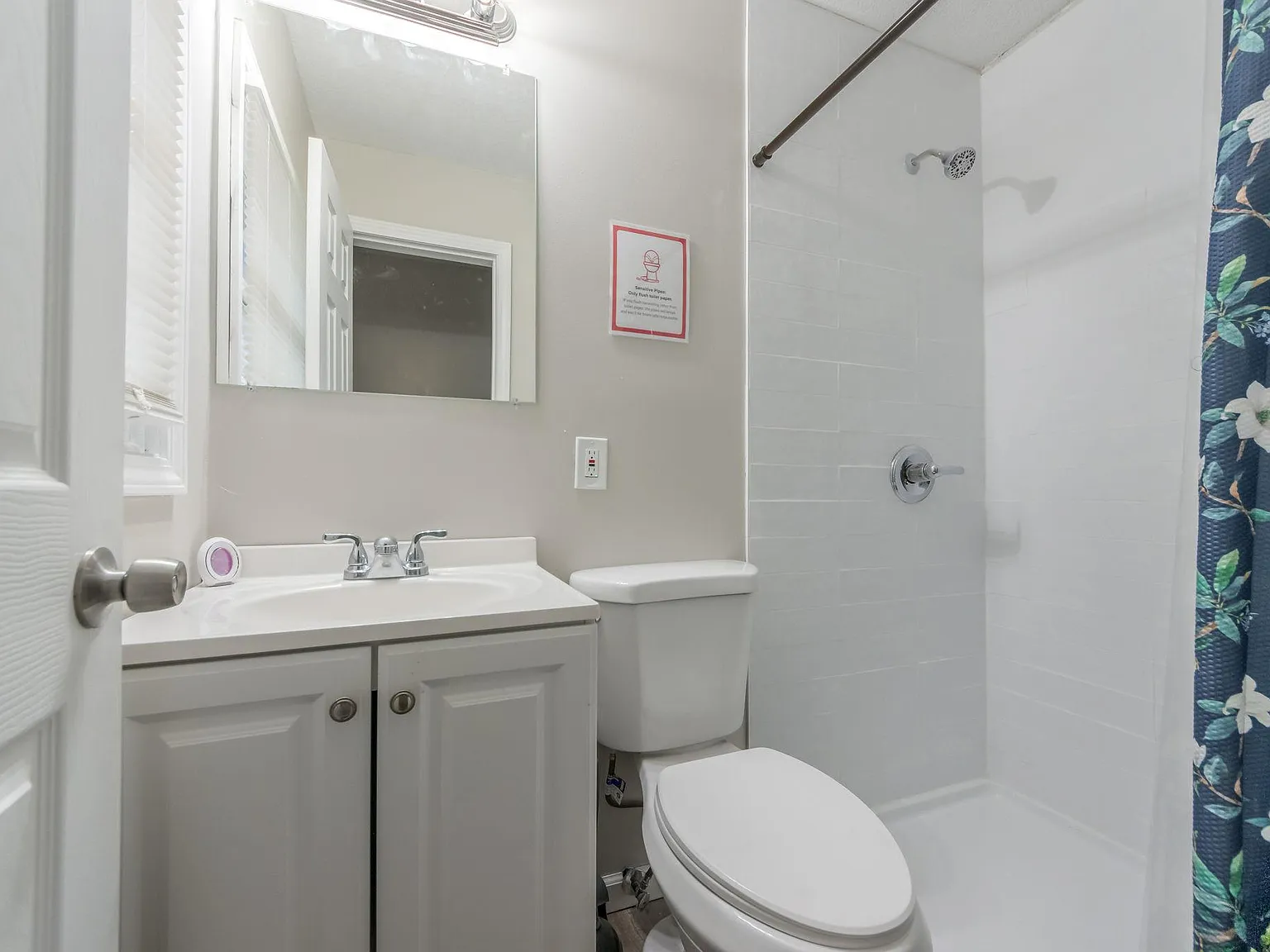 4 bed, 3.0 bath, 1800 sqft, $689 — Photo 3