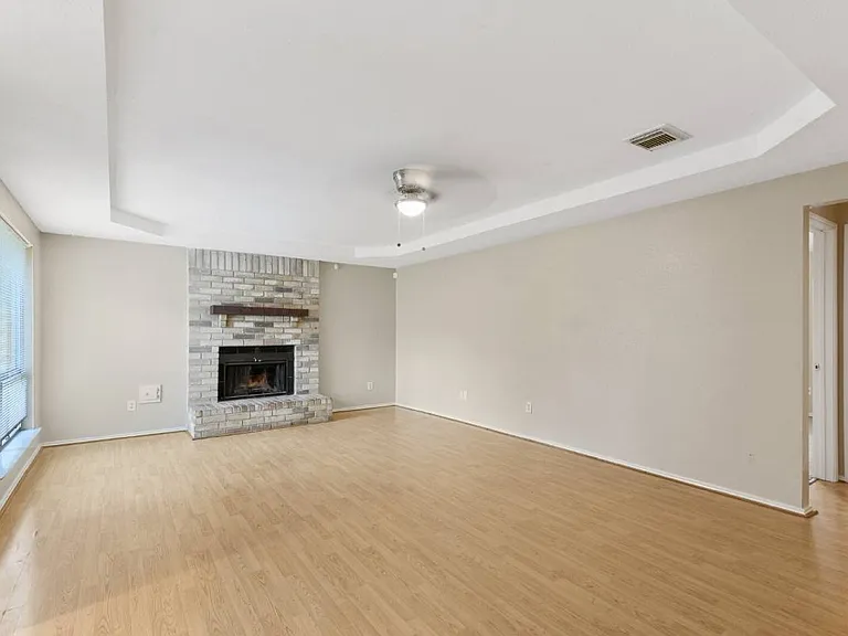 18067 Garden Manor Dr — Photo 2