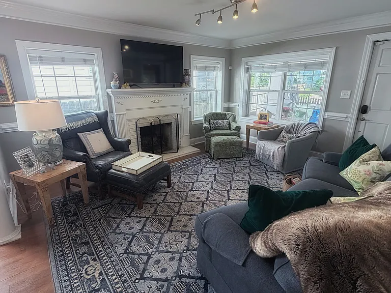 402 Pershing Rd — Photo 4