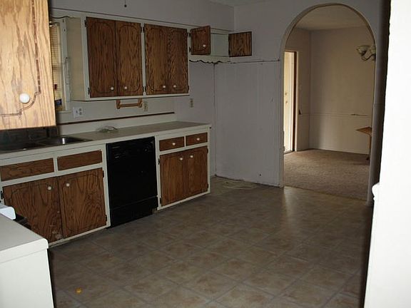 5th image of 708 W 18th Ter