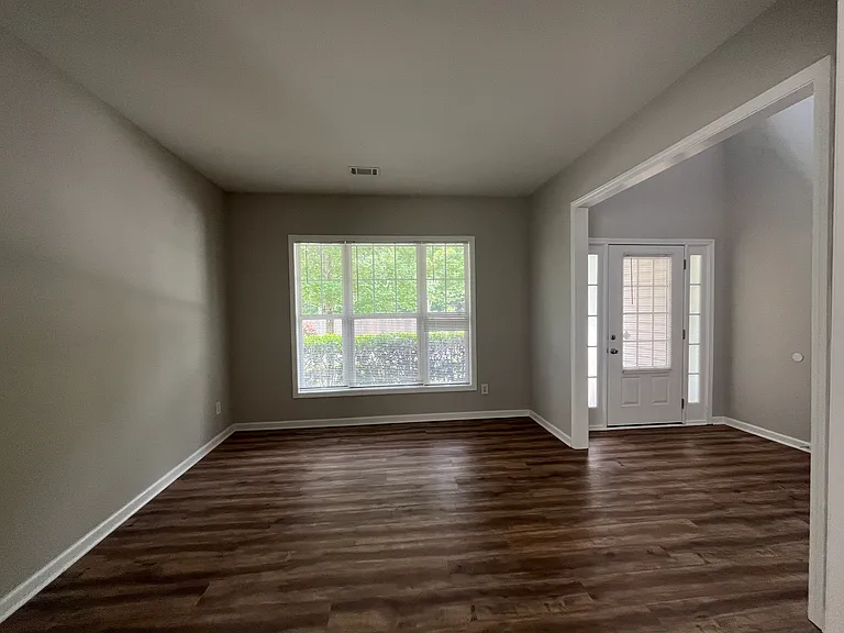 2501 Southhaven Ln — Photo 8