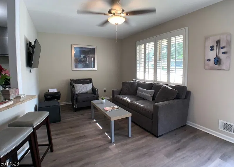 1 bed, 2.0 bath, $2,400 — Photo 3