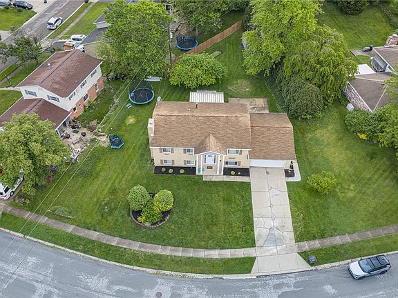 2nd image of 812 Twin Oaks Dr