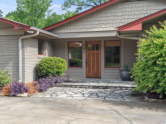 2nd image of 747 Crest Ln