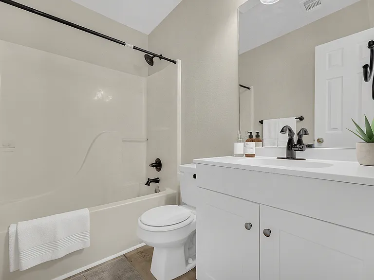 100 Woodstone Dr #7 — Photo 8