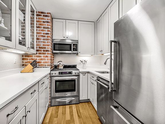 4th image of 295 Greenwich St #4PN