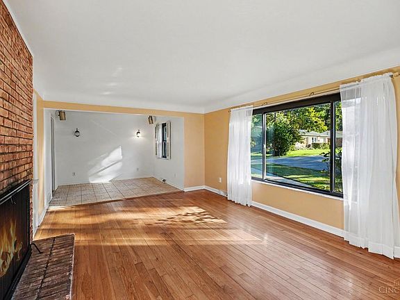 3rd image of 721 Ridgewood Ln