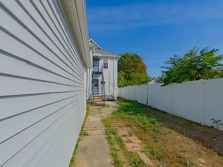 1473 Thomas Ave — Photo 11