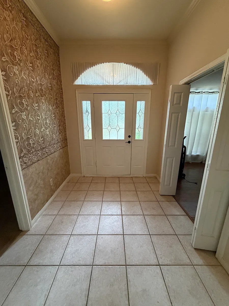 Entry Way - 33134 Old Hempstead Rd