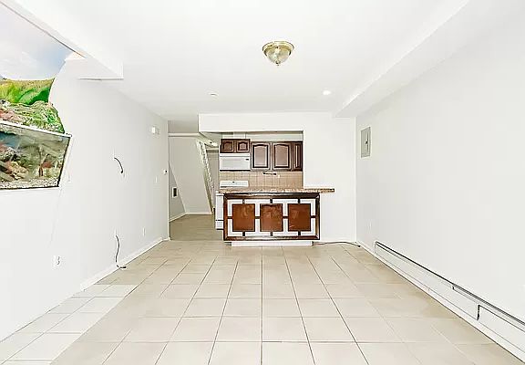 5th image of 1313C Clay Ave #B