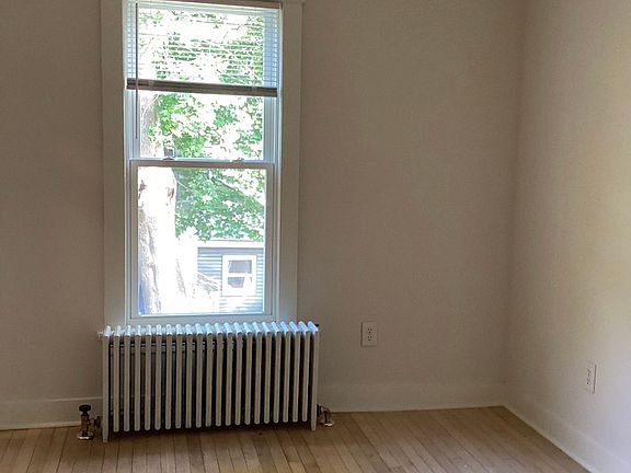 2nd image of 32 Waterbury St APT 8