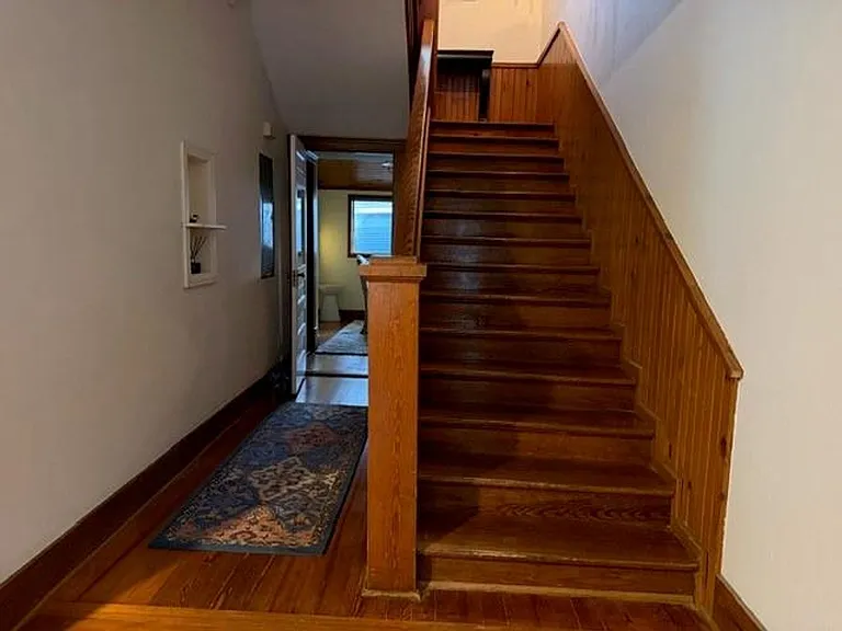 415 W Franklin St — Photo 2