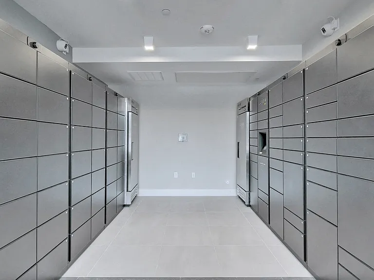 The mailroom features 24-hour parcel locker access.