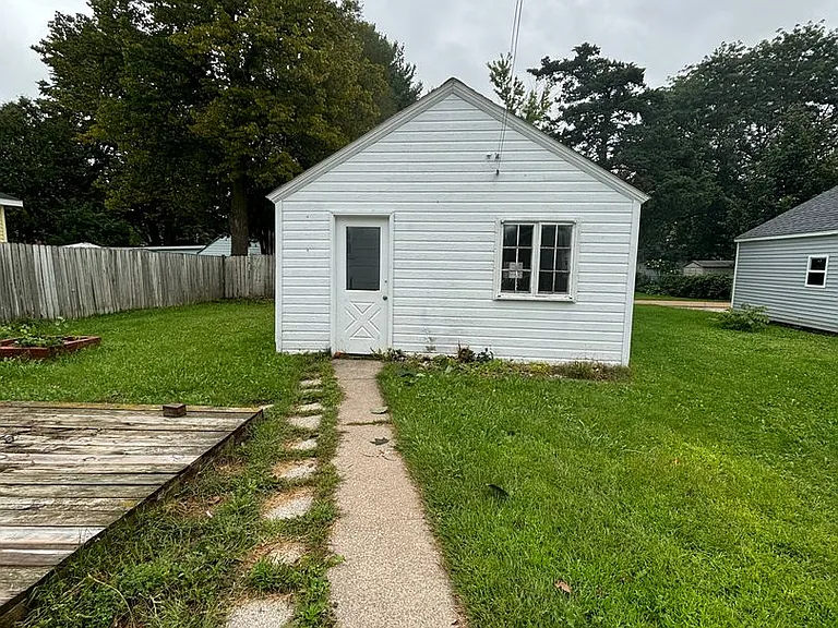 132 McKinley Ave — Photo 5