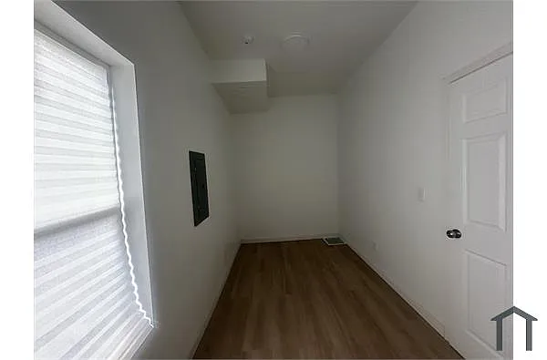 Building Photo - 410 Maple Ave