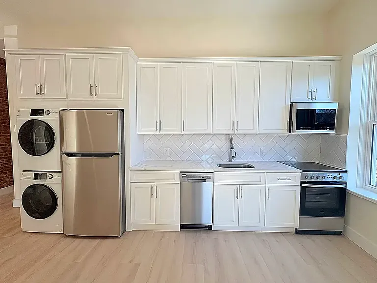 70 E 10th St #3F — Photo 1