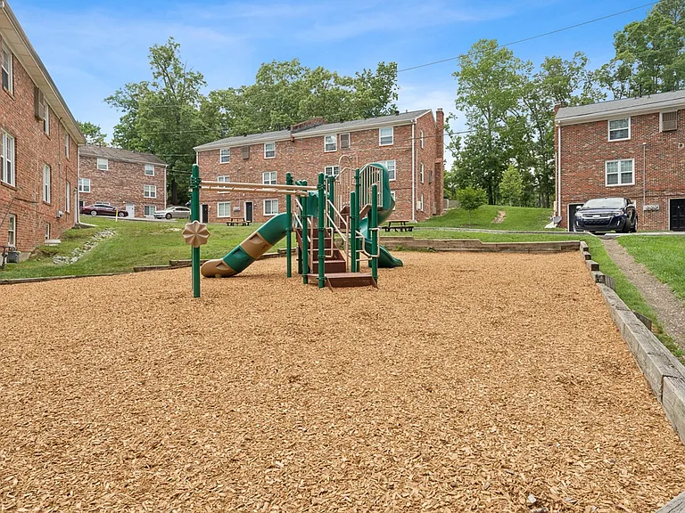 Hyde Park Townhomes — Photo 5