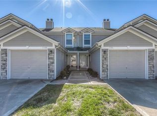 1304 NW Hidden Ridge Cir, Blue Springs, MO 64015