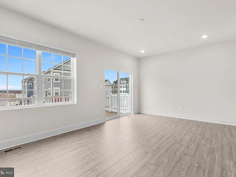 1826 Parham Way — Photo 8