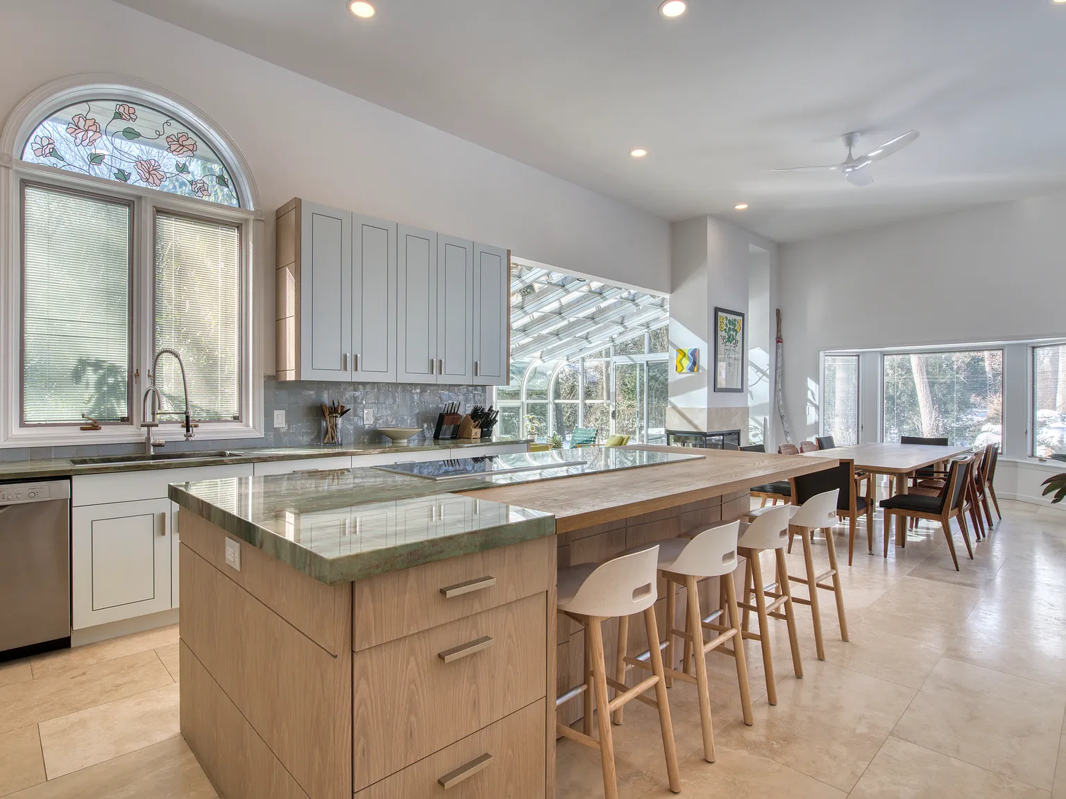 Renovated Close to East Hampton Village — Photo 4