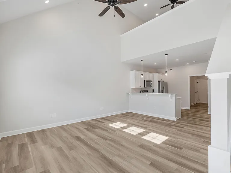 1150 England Dr — Photo 2