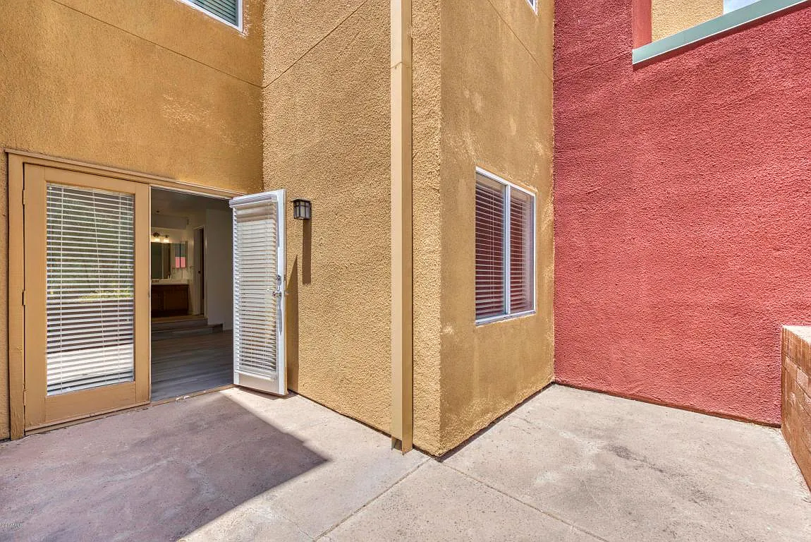 2 bed, 964 sqft, $1,800 — Photo 2