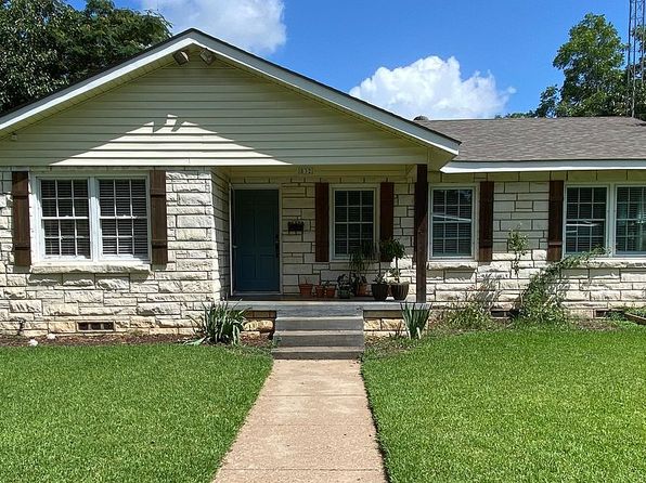 832 Fort Worth St