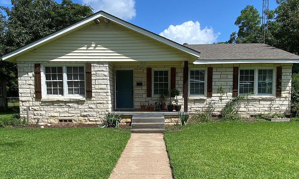 832 Fort Worth St - Property Image
