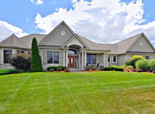 43W649 Heather Ln, Saint Charles, IL 60175