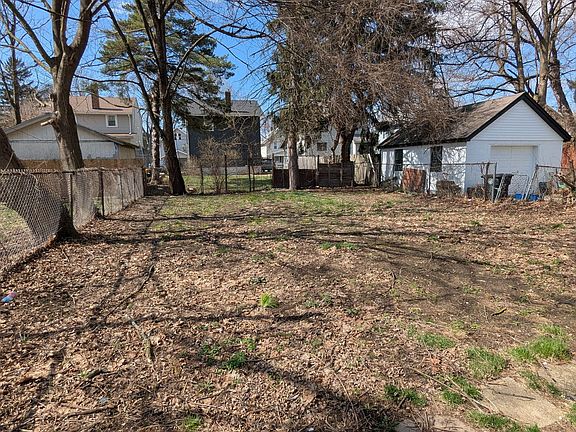 3rd image of 914 Pitkin Ave