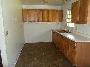 3rd image of 2433 Westport Dr