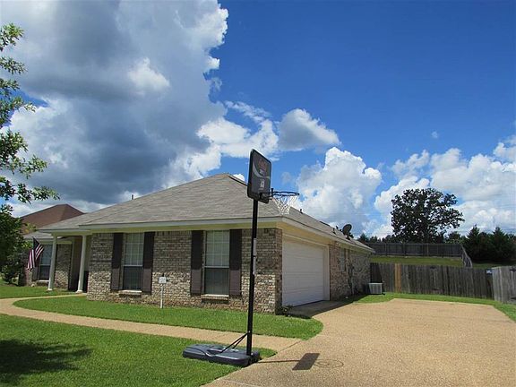 4th image of 123 Southwood Dr