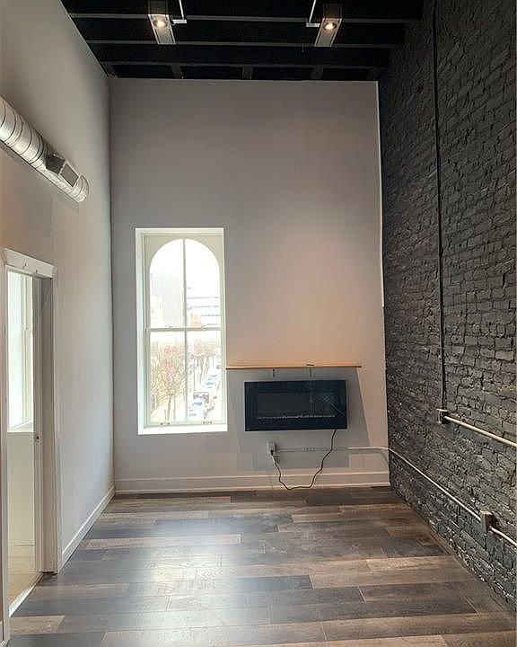 2nd image of 430 BB Richmond St