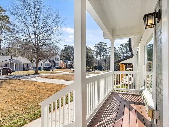 3rd image of 1498 Deerwood Dr