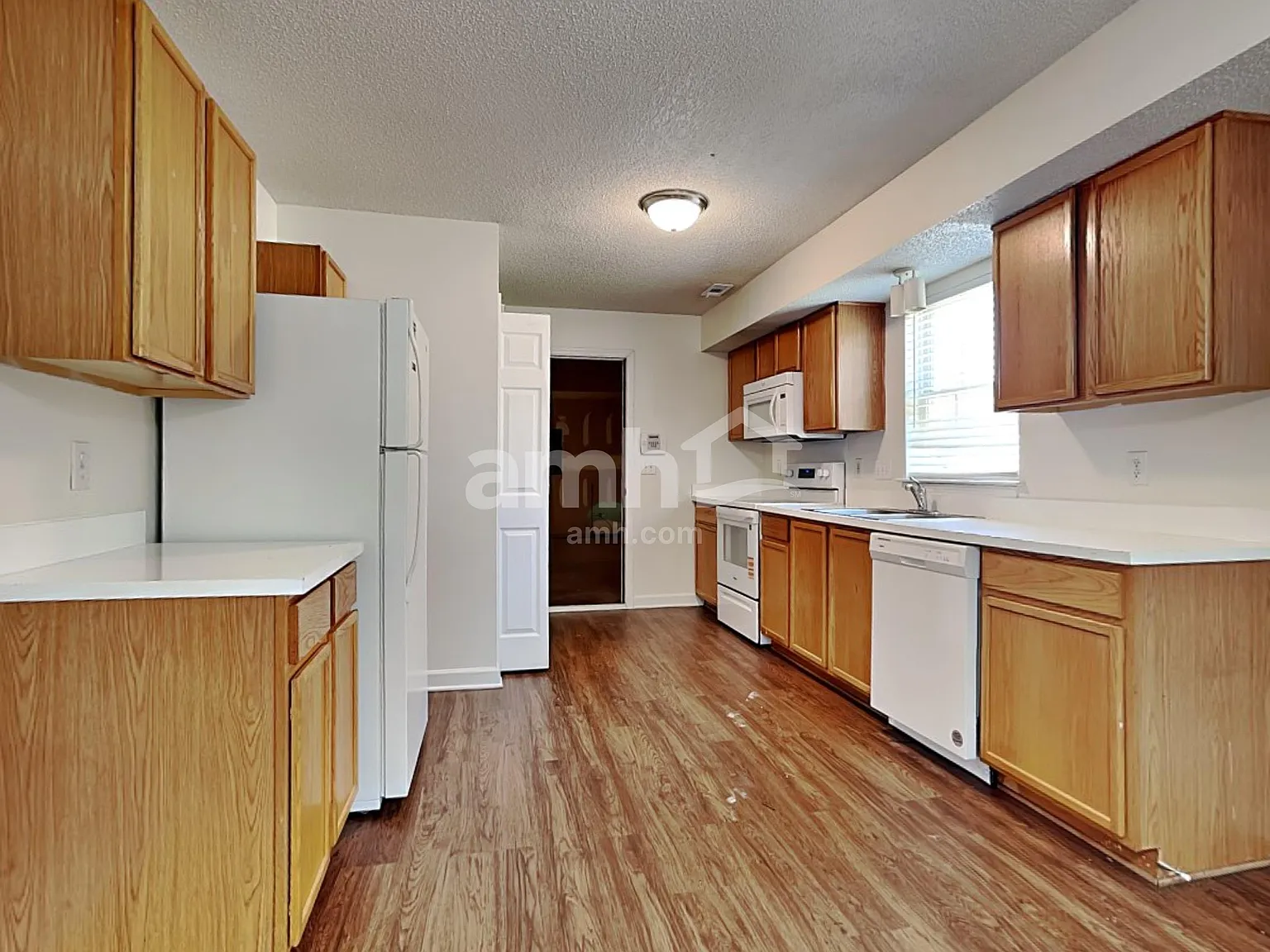 3 bed, 3.0 bath, 1344 sqft, $1,790 — Photo 3