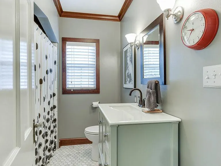 3224 Webster Ave S — Photo 8