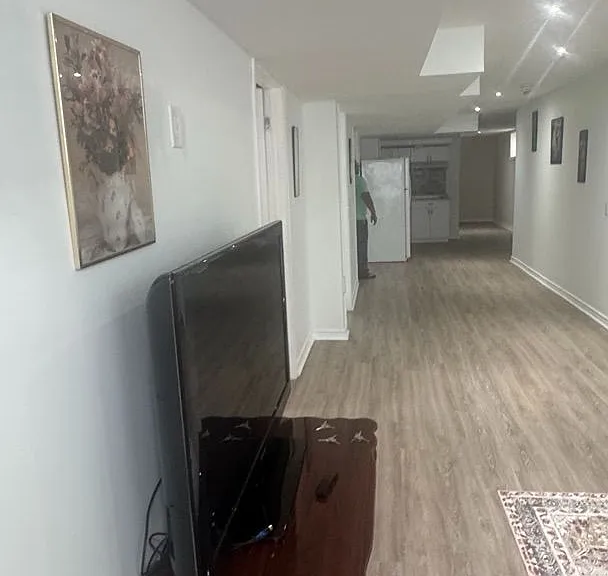 8446 Jennifer Cres #LOWER — Photo 3