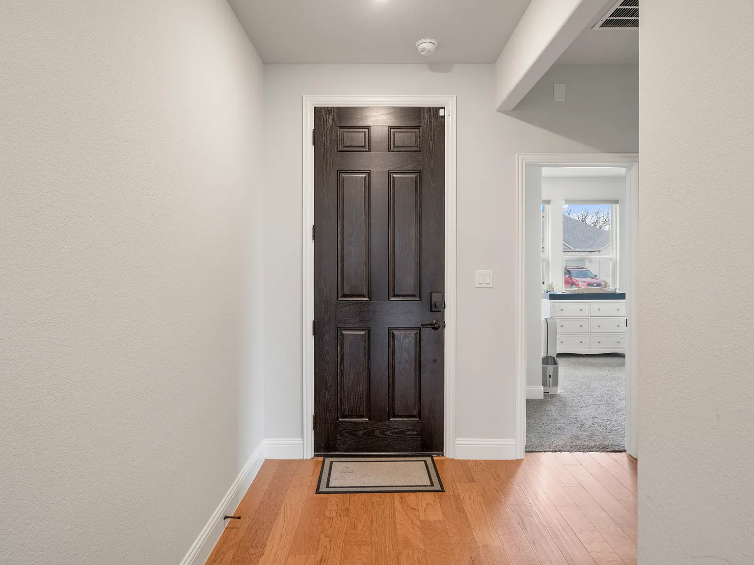 3 bed, 1704 sqft, $2,580 — Photo 3