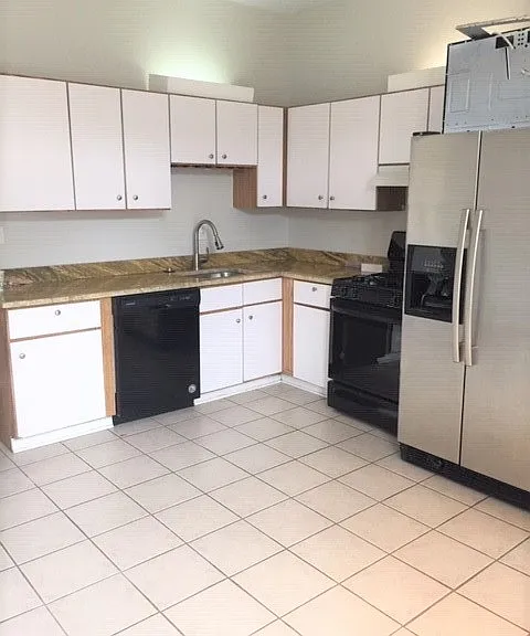 Fully equip kitchen, ample storage space, kitchen table space.