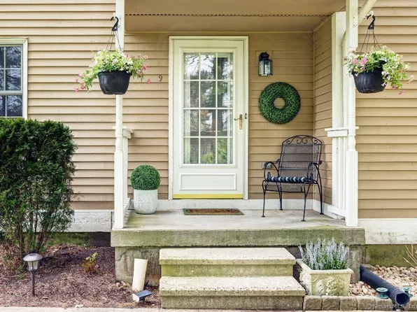 697 South End Road #9, Southington, CT 06479