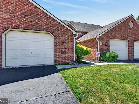 3rd image of 207 Pine Bridge Ln