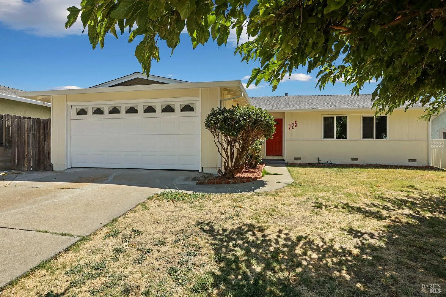 225 Tahoe Dr photo 1