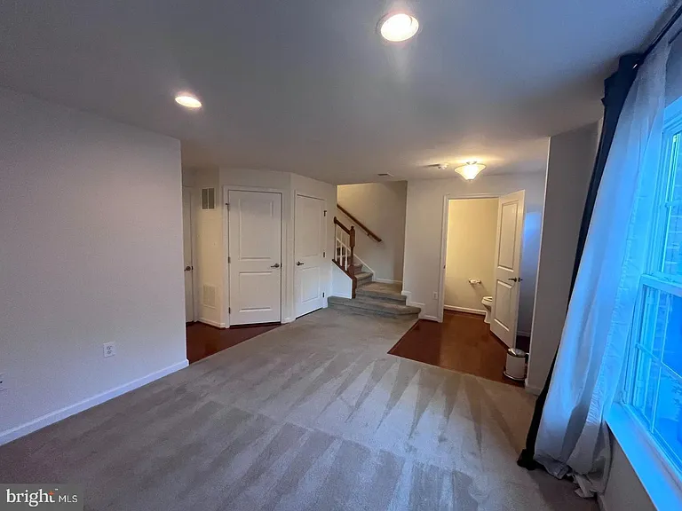 1118 Oakwood St — Photo 3